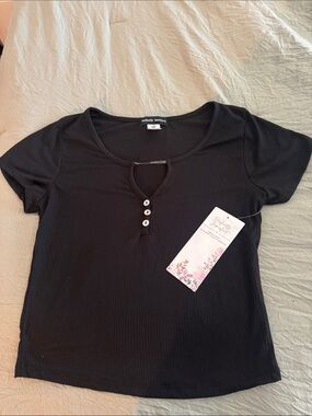 Black Ribbed Short-Sleeve Keyhole Tee